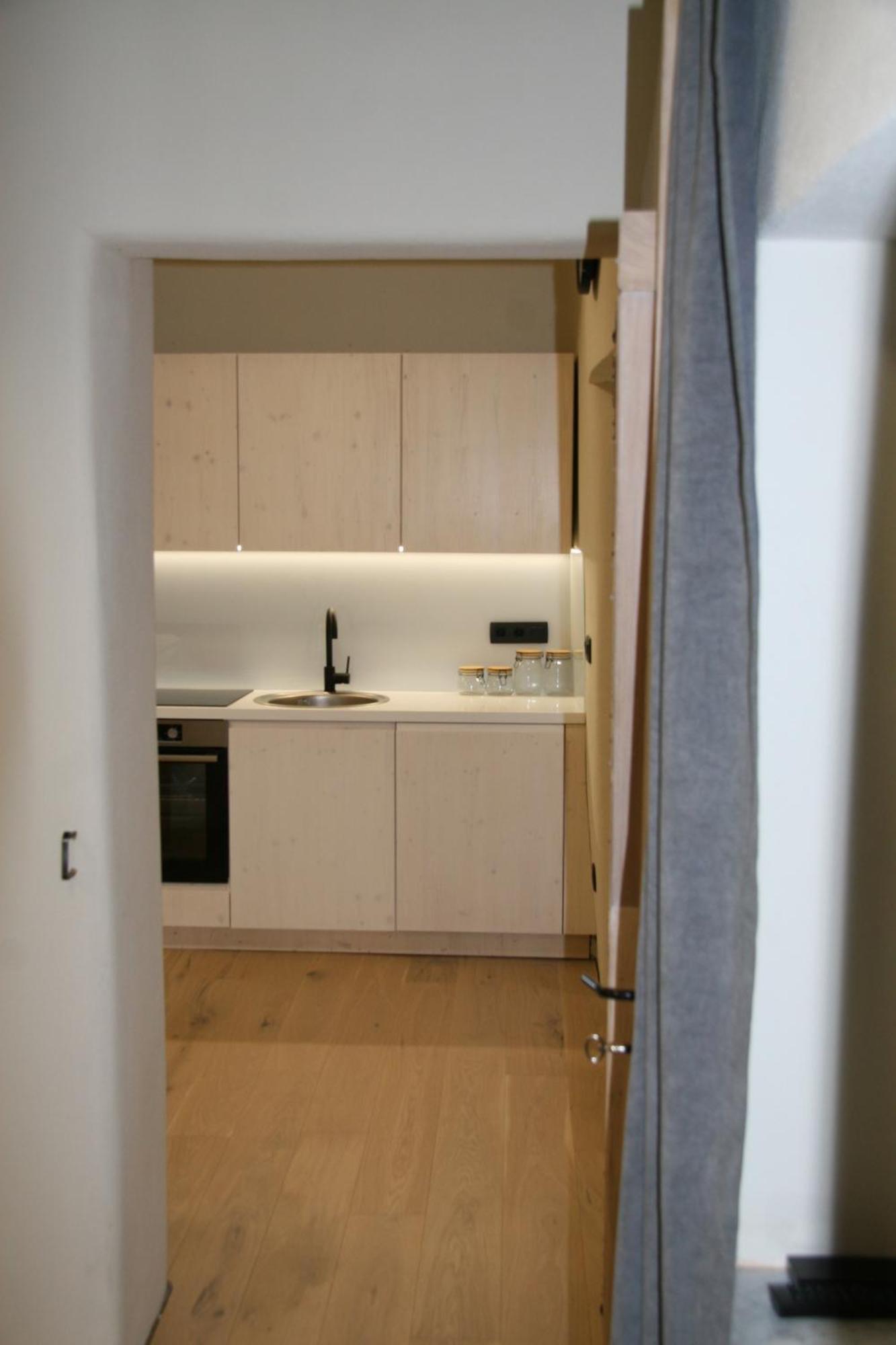 Terasse Jeruzalem Apartments Hermanci Exteriör bild